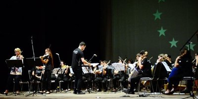 Orquesta de Cateura y Édua Zádory llenaron el Municipal - Edicion Impresa - ABC Color