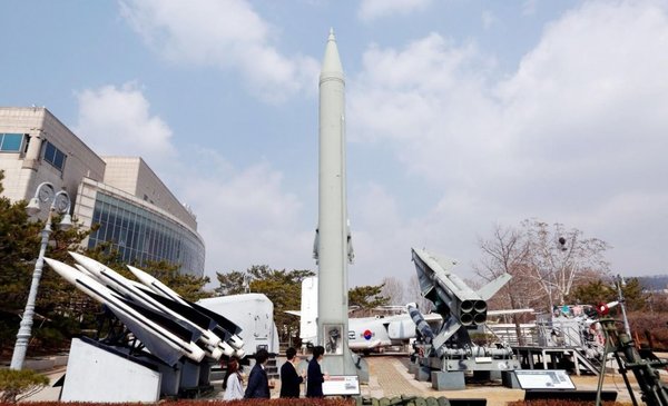 Corea del Norte lanza varios misiles de corto alcance - Edicion Impresa - ABC Color