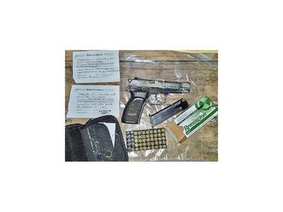 Dan con posible arma homicida del alemán y apresan a su pareja