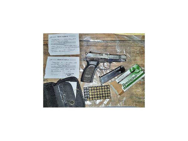 Dan con posible arma homicida del alemán y apresan a su pareja