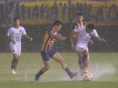 Frenados por la lluvia