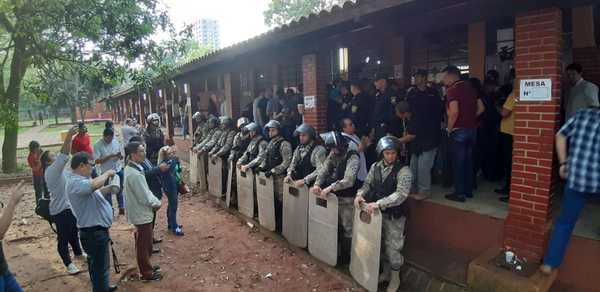 Incidentes en la conformación de mesas en el Centro Regional | Diario Vanguardia 07