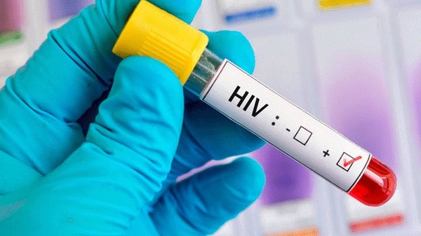 Médico contagió de VIH a 90 personas por inyectarles con una misma jeringa - Radio 1000 AM