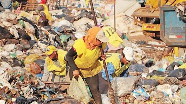 HOY / Sueños y esperanzas en un mar de basura