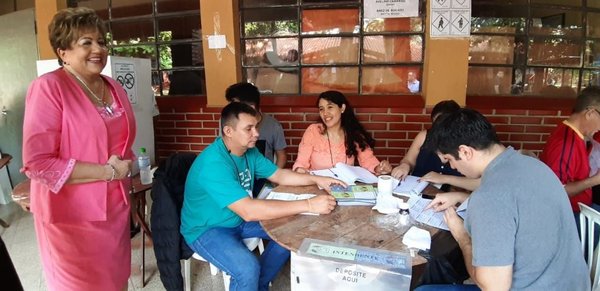 Ministros, en colegios electorales de CDE - Nacionales - ABC Color