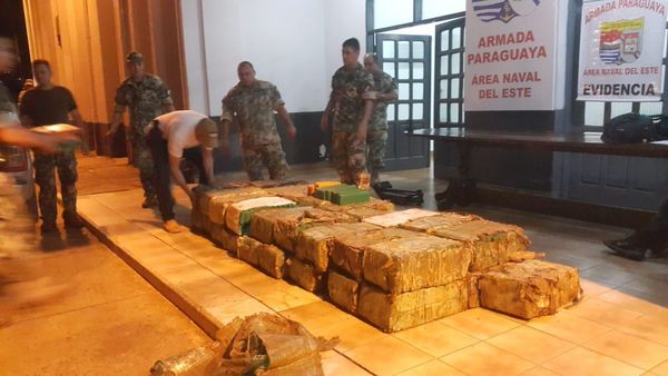 Incautan 874 kilos de marihuana de puerto clandestino en Alto Paraná - ADN Paraguayo