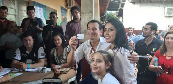 Candidato colorado ya sufragó