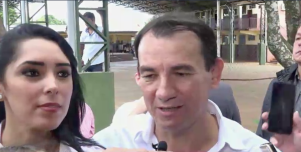HOY / CDE: candidato colorado olvida su cédula para votar