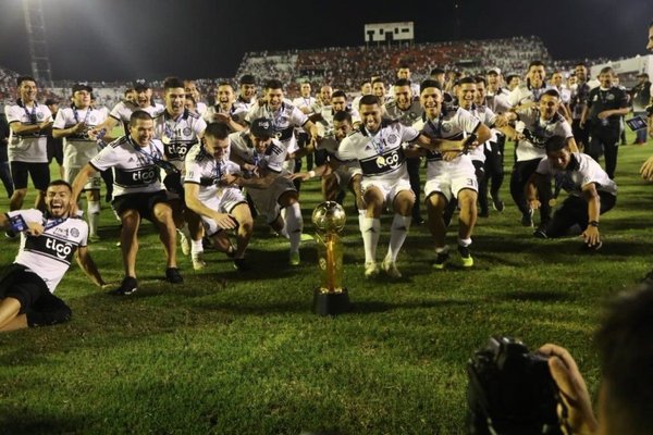 Continúan los festejos del tricampeonato - Deportes - ABC Color