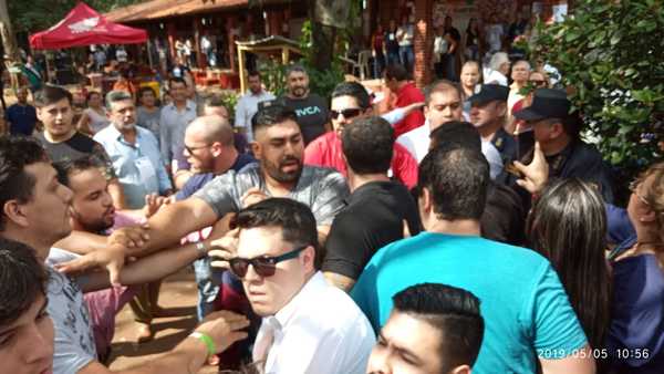 CDE: A golpes por supuestas boletas marcadas - ADN Paraguayo