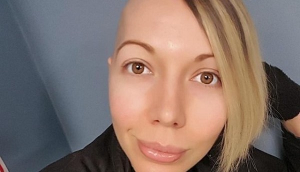 La ex modelo Lorena Luraghi molesta con las organizadoras del té benéfico
