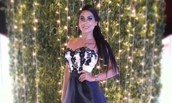 Modelo asegura que se compró un auto sin sponsor