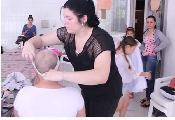 Piden maquillajes para pacientes con cáncer