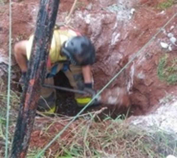 Indagan posible feminicidio: Hallan cadáver en una fosa en Itauguá - Paraguay.com