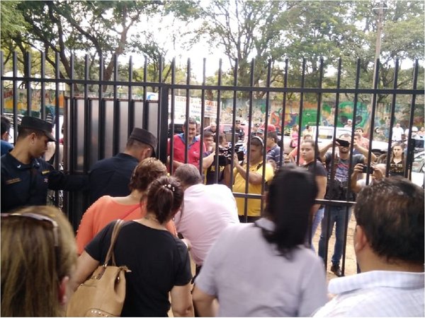 Cierran los portones en locales de votación de Ciudad del Este
