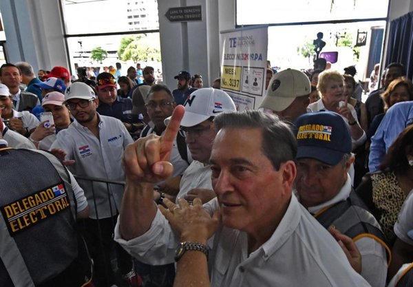 Alta participación de votantes en inicio de presidenciales en Panamá - Internacionales - ABC Color