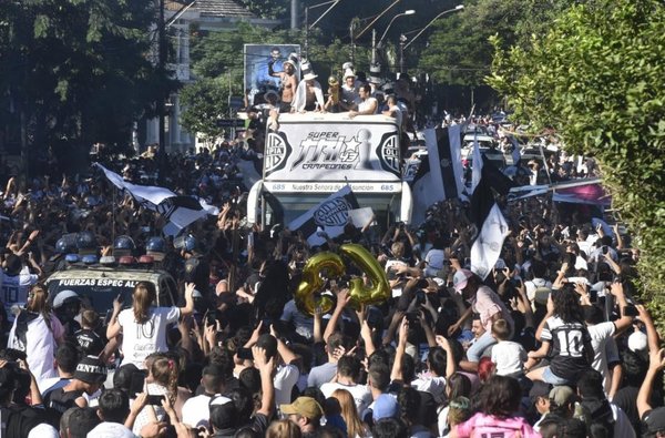 Festejos del tricampeonato en Asunción - Fotos - ABC Color