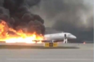 Rusia: Incendio de avión deja al menos 41 muertos » Ñanduti