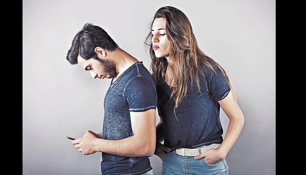 “Le reclamé por una foto con la novia que guarda en su celular”