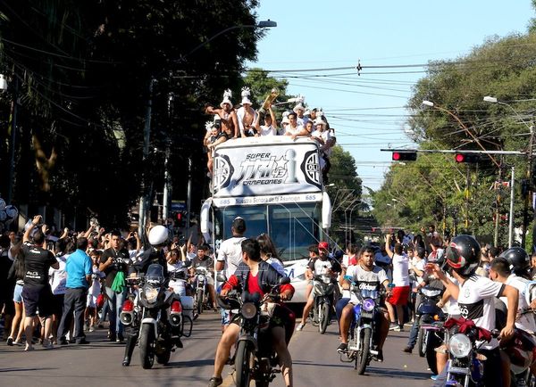 Domingo diferente de más festejos y algunas dedicatorias