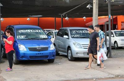 Importadores de vehículos usados se manifiestan en Roque Alonso