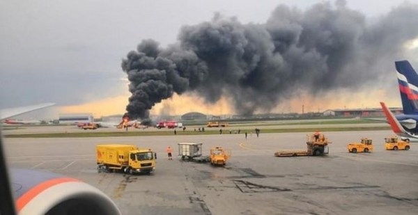 Al menos 41 muertos tras un aterrizaje de emergencia en un aeropuerto de Moscú | .::Agencia IP::.