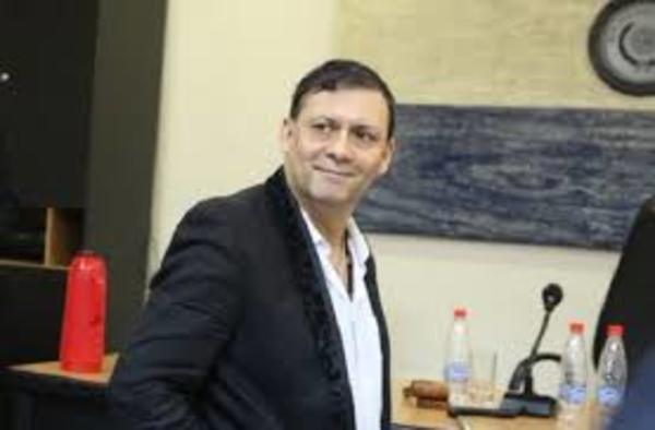 Quieren expulsión de senador condenado