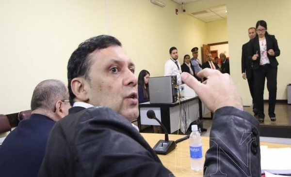 HOY / Piden pérdida de investidura de Víctor Bogado