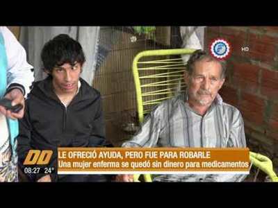Le ofreció ayuda, pero fue para robarle