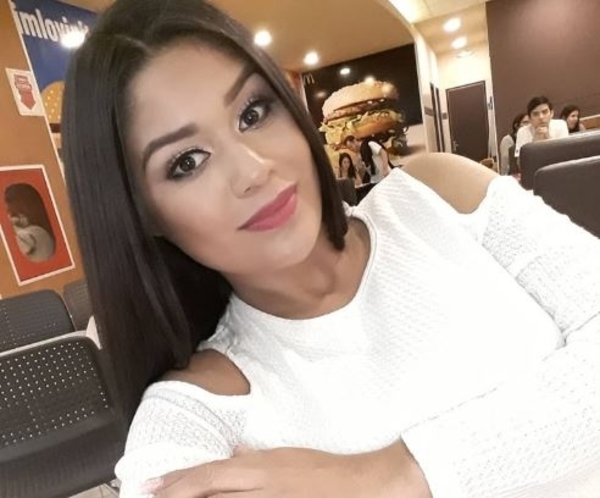 Modelo cayó del micro y chofer se dio a la fuga