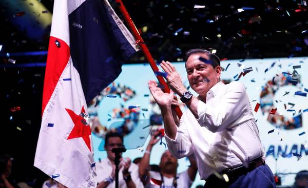 ‘Nito’ Cortizo gana las elecciones en Panamá por la mínima