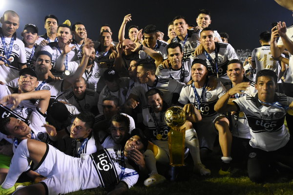 Olimpia festejó el “tri” en Para 1 - ADN Paraguayo