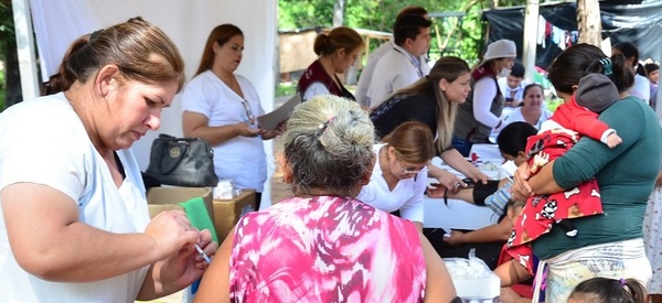 Más de 13.000 atenciones médicas registradas en zonas afectadas por crecidas | .::Agencia IP::.