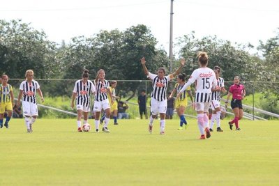 Femenino: Libertad/Limpeño, nuevo líder - Deportes - ABC Color