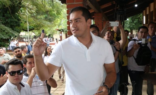 HOY / Prieto, el joven abogado que rompió con 62 años de hegemonía colorada