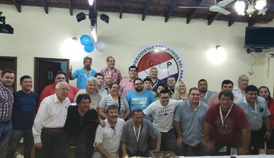Periodistas celebran dos acontecimientos - Edicion Impresa - ABC Color