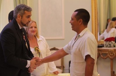 Entregan fondos a comunidades indígenas Xakmox Kasek y Yakie Axa - 730am - ABC Color