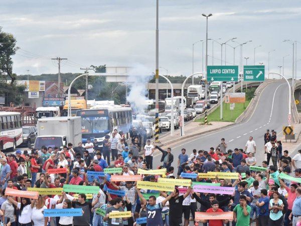 Caravana de importadores de usados se dirige a Asunción