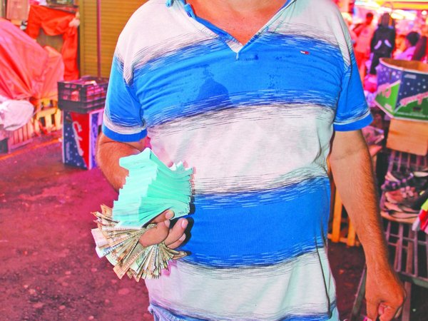 Hace 28 años es dueño de la suerte en el Mercado 4