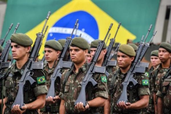 Bolsonaro quiere instalar colegios militares en todas las capitales de los estados de Brasil | .::Agencia IP::.