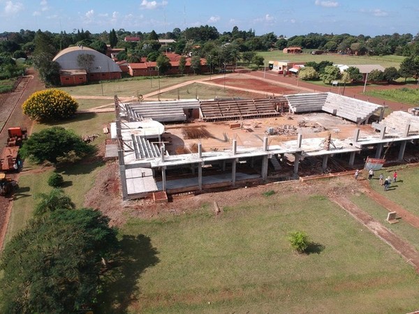 CONSTRUCCIÓN DEL POLIDEPORTIVO MUNICIPAL DE CAPITÁN MEZA SIGUE A UN RITMO ACELERADO