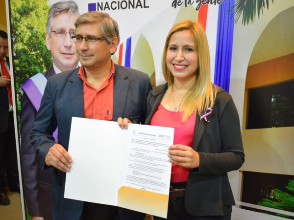 Gobernador da un cargo ad honórem a su hermana destituida de Salud