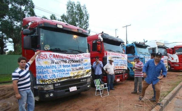 HOY / Saben que suba de diesel es inevitable, igual irán al paro: camioneros aprietan a Petropar