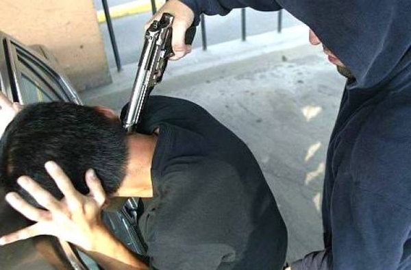 HOY / Asalto con manoseo de partes  íntimas: nueva moda criminal  azota a hombres y mujeres