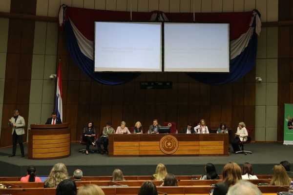 Analizar procesos sociales y económicos es fundamental para la transformación educativa | .::Agencia IP::.