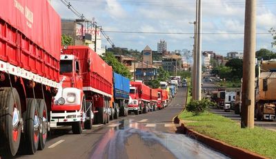 De no llegar a un acuerdo, camioneros harán paro