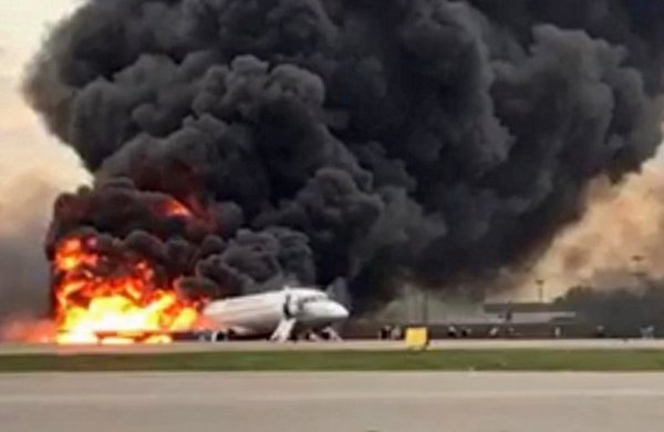 Hallan cajas negras del avión siniestrado en Moscú