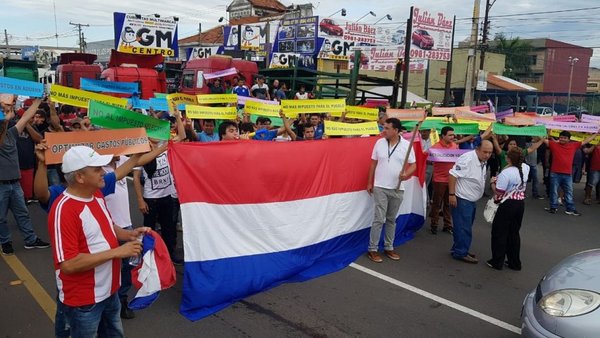 Importadores protestan contra Impuesto Selectivo - Nacionales - ABC Color