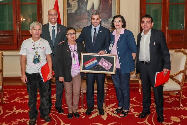 Pacientes piden reglamentación de Ley del Cáncer - ADN Paraguayo