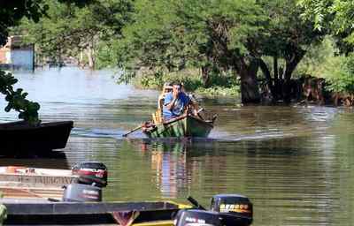 El Río Paraguay no cede y sigue subiendo » Ñanduti